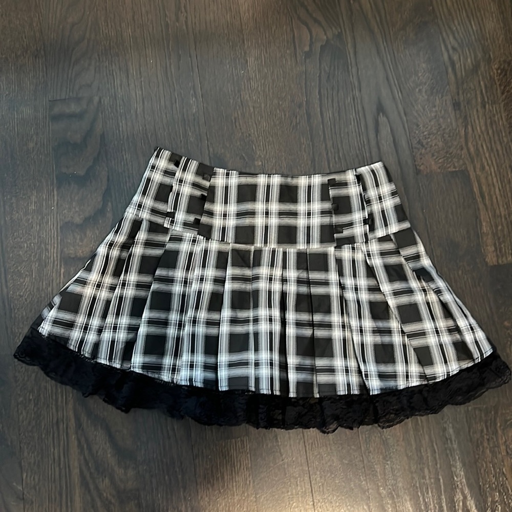 Black and white pleated skirt
